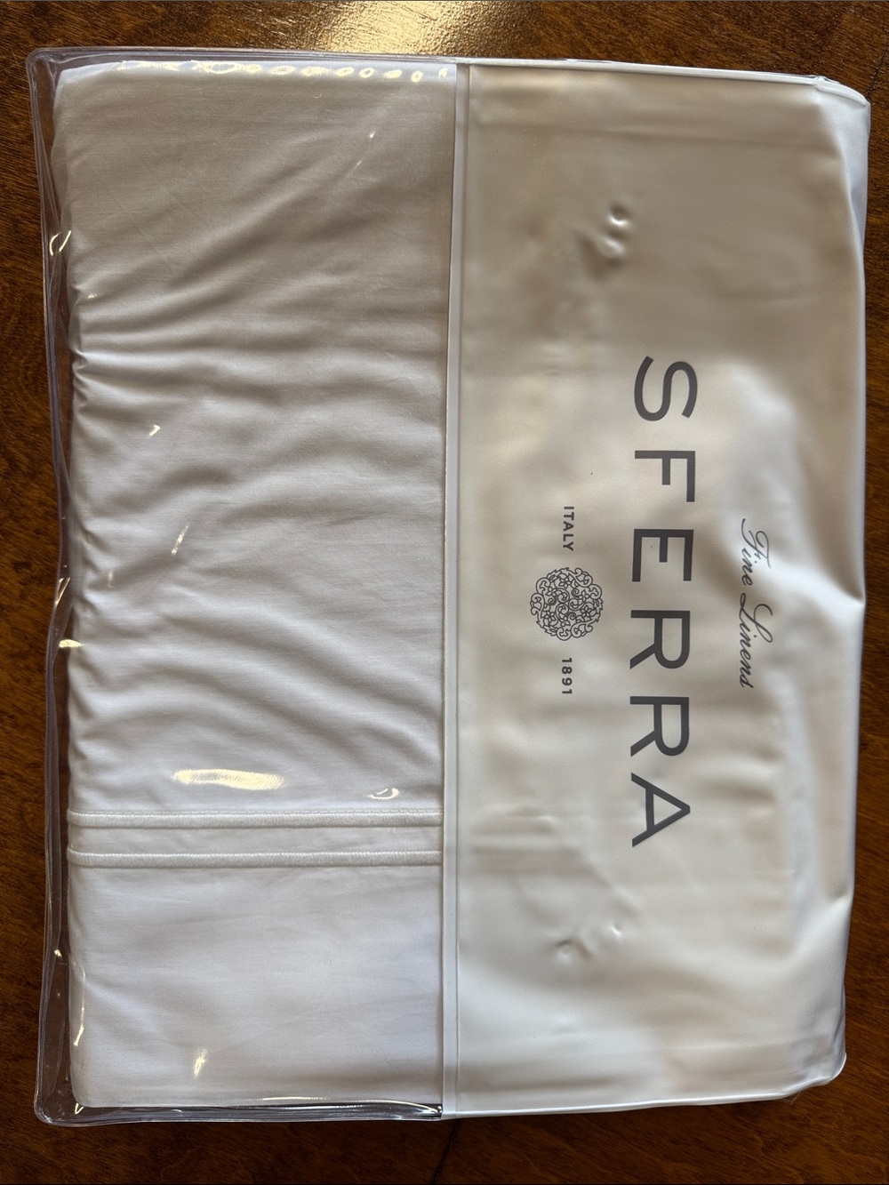 SFERRA Grande Hotel King Flat Sheet. White/White. 114”x114”